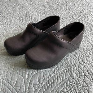 Black Dansko Clogs, size 39